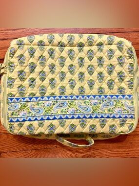 Vera Bradley Quilted Floral Paisley Carry Case